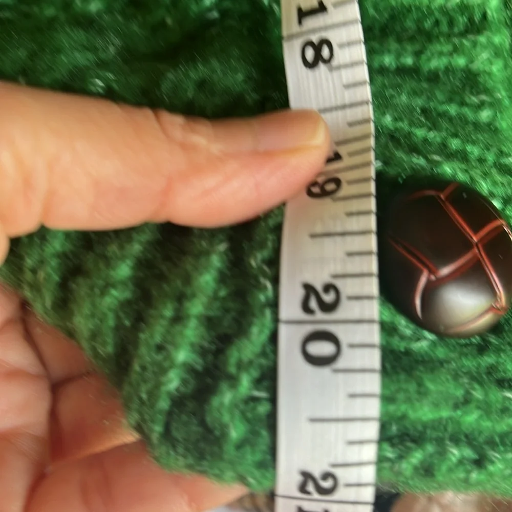 Oversized green cardigan with brown buttons - Picture 9 of 10